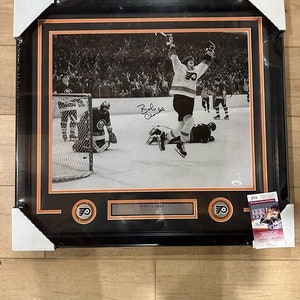 Bob Clarke signed autographed Philadelphia Flyers 16x20 photo framed JSA