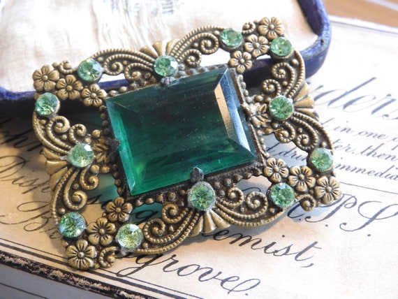 Wonderful Art Deco Emerald GREEN Czech Brooch wit… - image 2