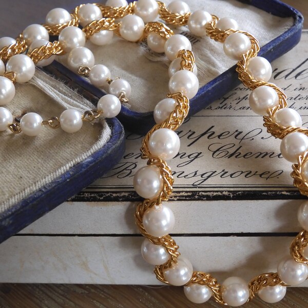 Fabulous Vintage 1980s PEARL Bead Necklace with 18ct gold plated chain