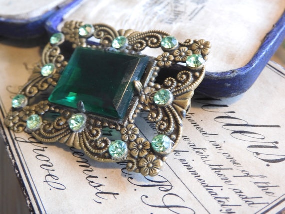 Wonderful Art Deco Emerald GREEN Czech Brooch wit… - image 3