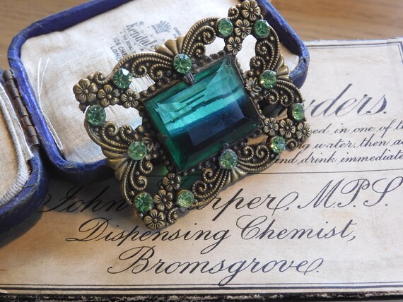 Wonderful Art Deco Emerald GREEN Czech Brooch wit… - image 1