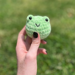 Frog Stress Ball crochet plushie | Amigurumi Frog