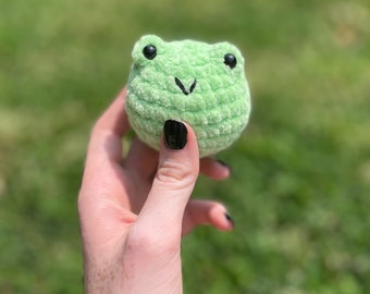 Frog Stress Ball crochet plushie | Amigurumi Frog