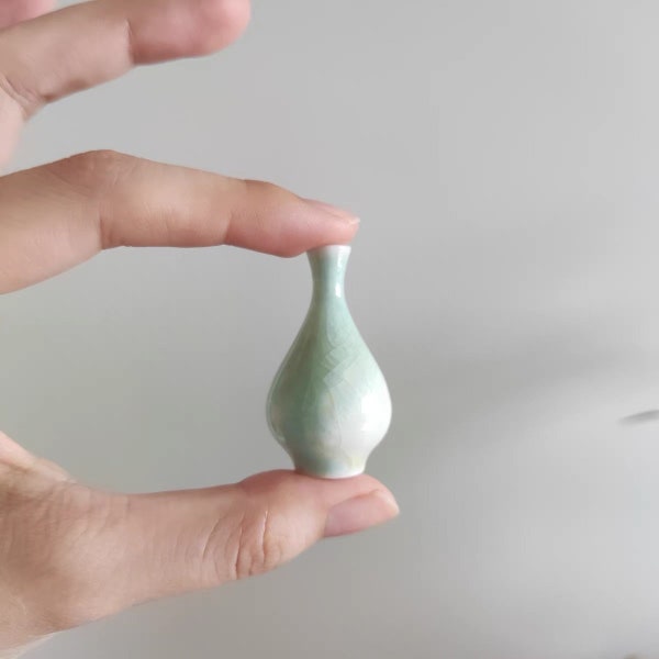 Miniature Vase 100% Handmade, Miniature Flower Vase, Cute Mini Vase, Dollhouse Vase Ceramic, Tiny Ceramic Vase, Whisker Vase, Glazed Vase