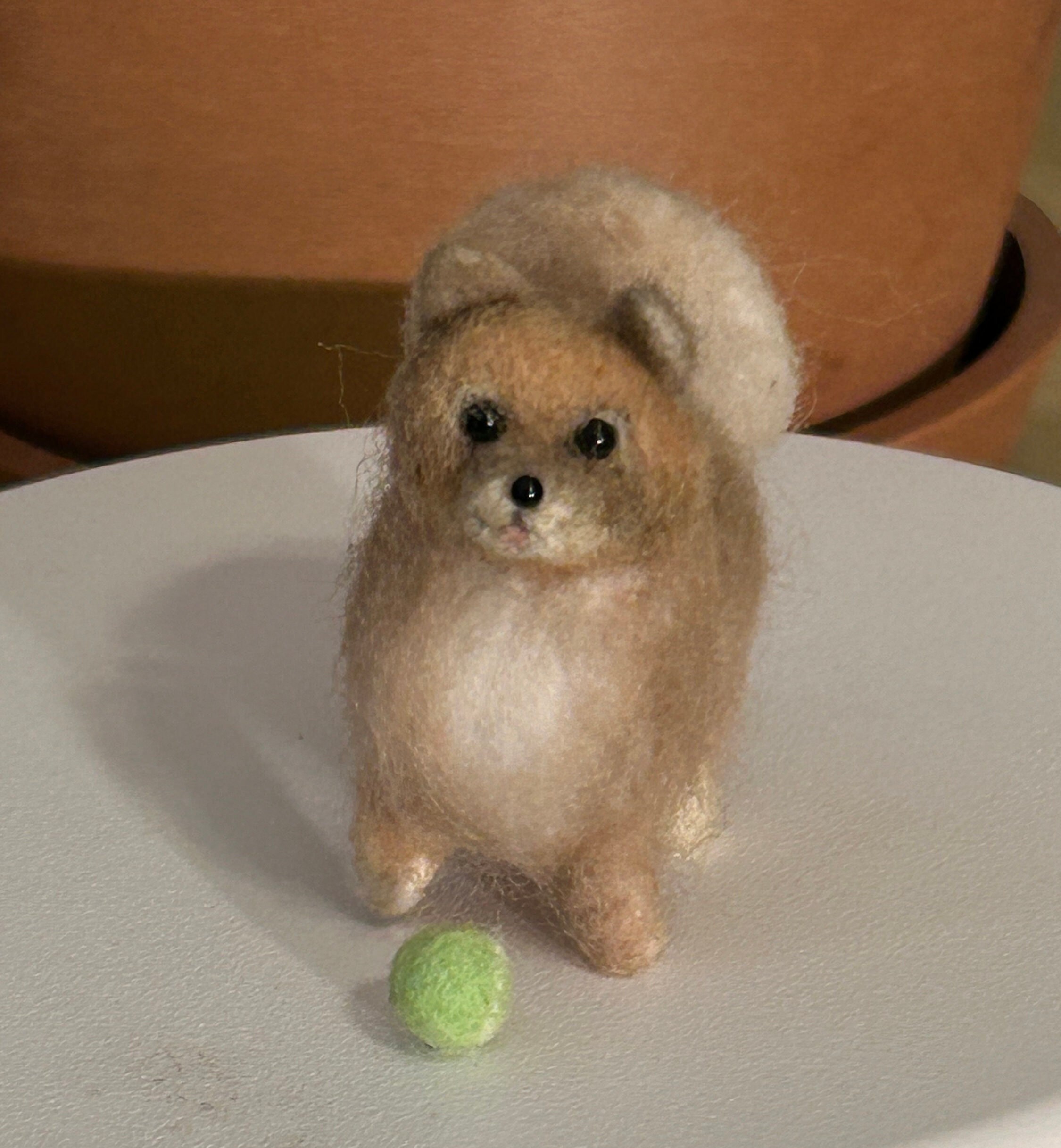 羊毛フェルト 犬 ポメラニアン ミニチュアドールハウス お人形のペットに ミニチュアフェルトポメラニアン犬、ポーズをとらせることができる
