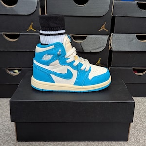 Nike Air Jordan 1 High OG &#39;UNC&#39; Golf Club Putter Cover (Right Shoe) with sock