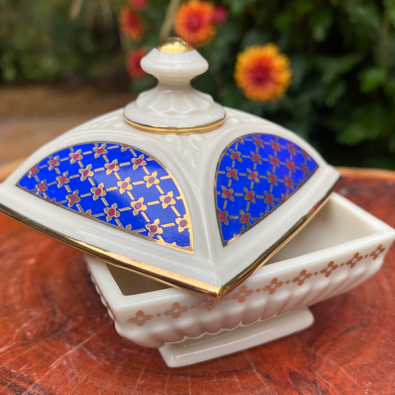 Vintage 1999 LENOX China Treasures Majestic Collection Royal Lapis Square Snuisterijdoosje met 24-karaats gouden accenten 2,5" hoog afbeelding 6