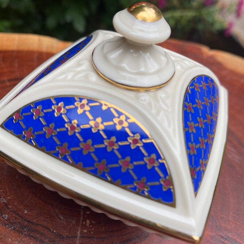 Vintage 1999 LENOX China Treasures Majestic Collection Royal Lapis Square Snuisterijdoosje met 24-karaats gouden accenten 2,5" hoog afbeelding 7