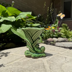 Vintage SHAWNEE Keramik kleine grüne CORNUCOPIA Vase #835 Made in USA 13 cm hoch