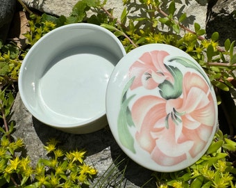 Vintage LIMOGES France Anais Anais ronde overdekte snuisterijdoos met bloemdessin van MNP Porcelaine d'Art 3,5" breed
