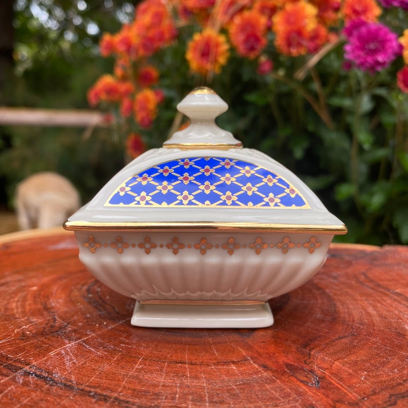 Vintage 1999 LENOX China Treasures Majestic Collection Royal Lapis Square Snuisterijdoosje met 24-karaats gouden accenten 2,5" hoog afbeelding 3