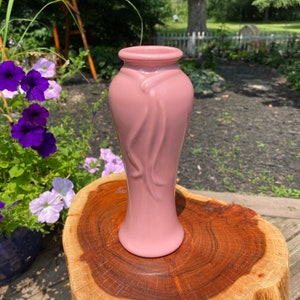 Vintage 1996 HAEGER Pottery Pink Mauve Embossed Ribbons Vase Made in USA 8.25” Tall