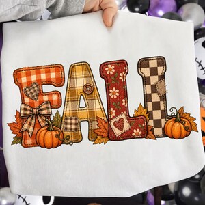 Herfst patchwork letters PNG, pompoen ruitjes herfst sublimatie ontwerp voor shirts en mokken, gezellige herfst PNG