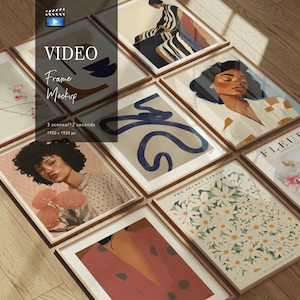 Può includere: Una collezione di stampe artistiche incorniciate disposte su una superficie in legno, che presenta diverse illustrazioni tra cui ritratti, arte astratta a linee blu, motivi floreali e disegni botanici con elementi testuali come The Secret Garden.