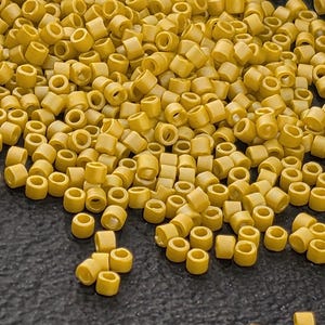 DB2302:Pineapple Crush Opaque Matte Glazed Rainbow | Size 11/0 | 7g