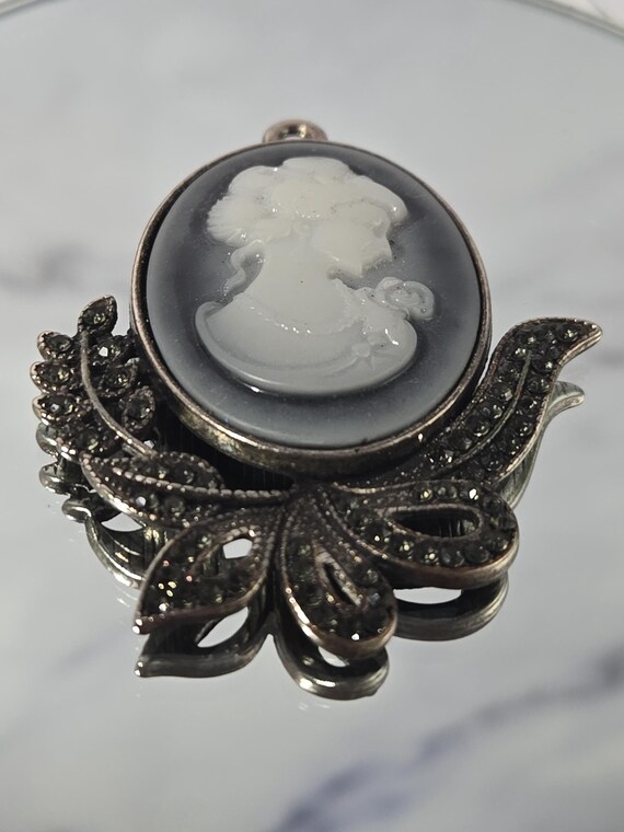Pendentif Vintage Camée Bronze Avec Perles - Buste Femme, Bijou Ancien Sans Marque