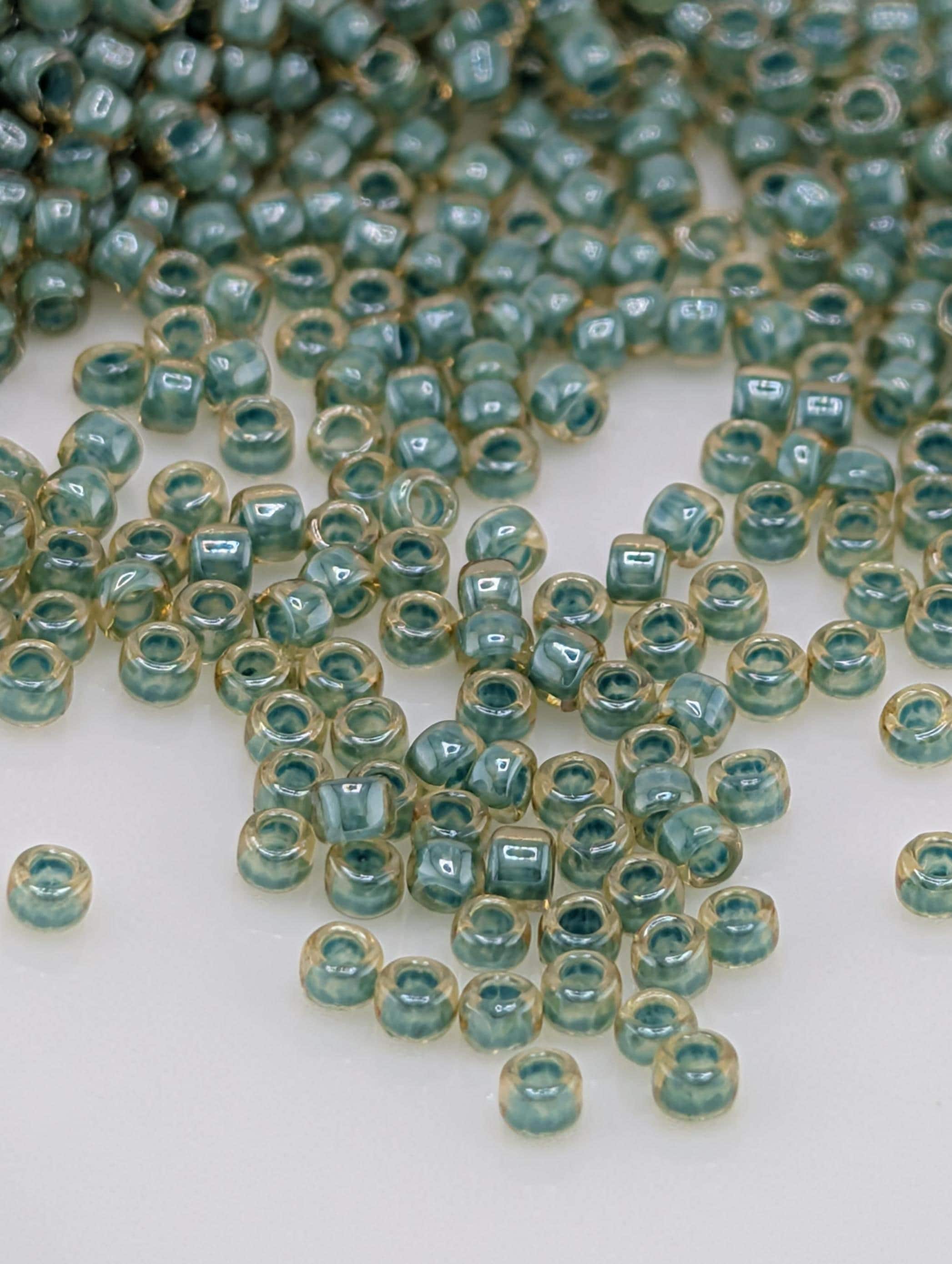 ジャスミン Inside-color Topaz/mint Julep-lined Size 15/0 Toho Round 2.5