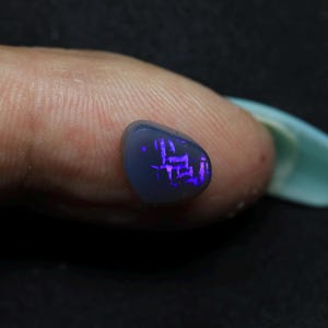 Einzigartiger Schwarzer Kristall Opal Mit Seltener Schrift/Chinesischem Schrift Muster Aus Lightning Ridge, Australien