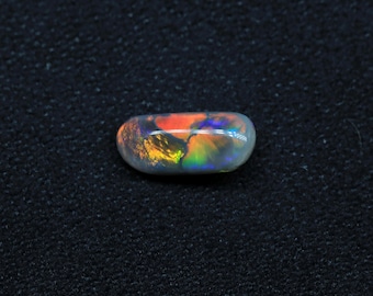 Schwarzer Opal aus Lightning Ridge, Australien