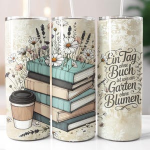 Könnte beinhalten: Ein becherförmiger Becher in Beige mit Blumen- und Buchdesign. Das Design zeigt einen Stapel Bücher mit Blumen und eine Kaffeetasse. Der Text auf dem Becher lautet "Ein Tag ohne Buch ist wie ein Garten ohne Blumen."