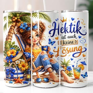 May include: A white cylindrical tumbler featuring a graphic illustration of a person relaxing in a beach chair under a palm tree, surrounded by blue and yellow flowers, a beach bag, and a cocktail. The text reads Hektik ist auch keine Lösung.