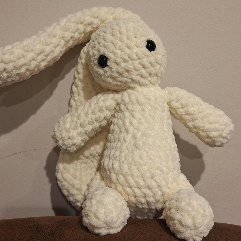 Pluszowa zabawka i lalka Amigurumi w kształcie króliczka robiona na szydełku w różnych kolorach Vanilla