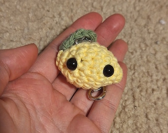 Małe i słodkie szydełkowe owoce z brelokami