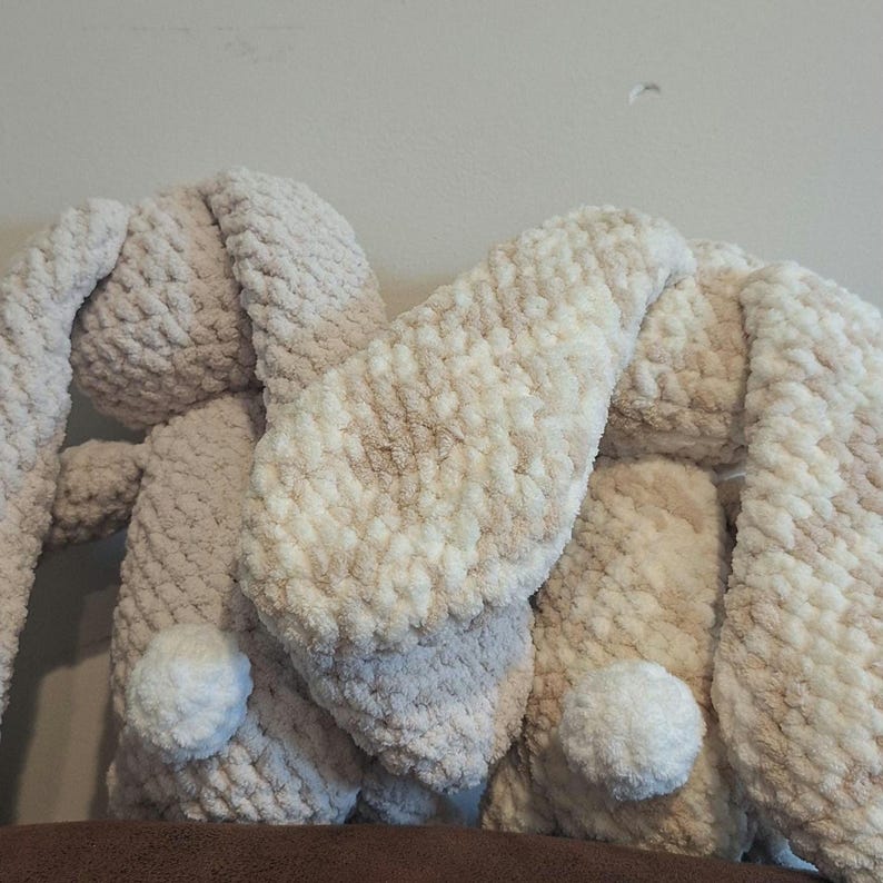 Pluszowa zabawka i lalka Amigurumi w kształcie króliczka robiona na szydełku w różnych kolorach zdjęcie 5
