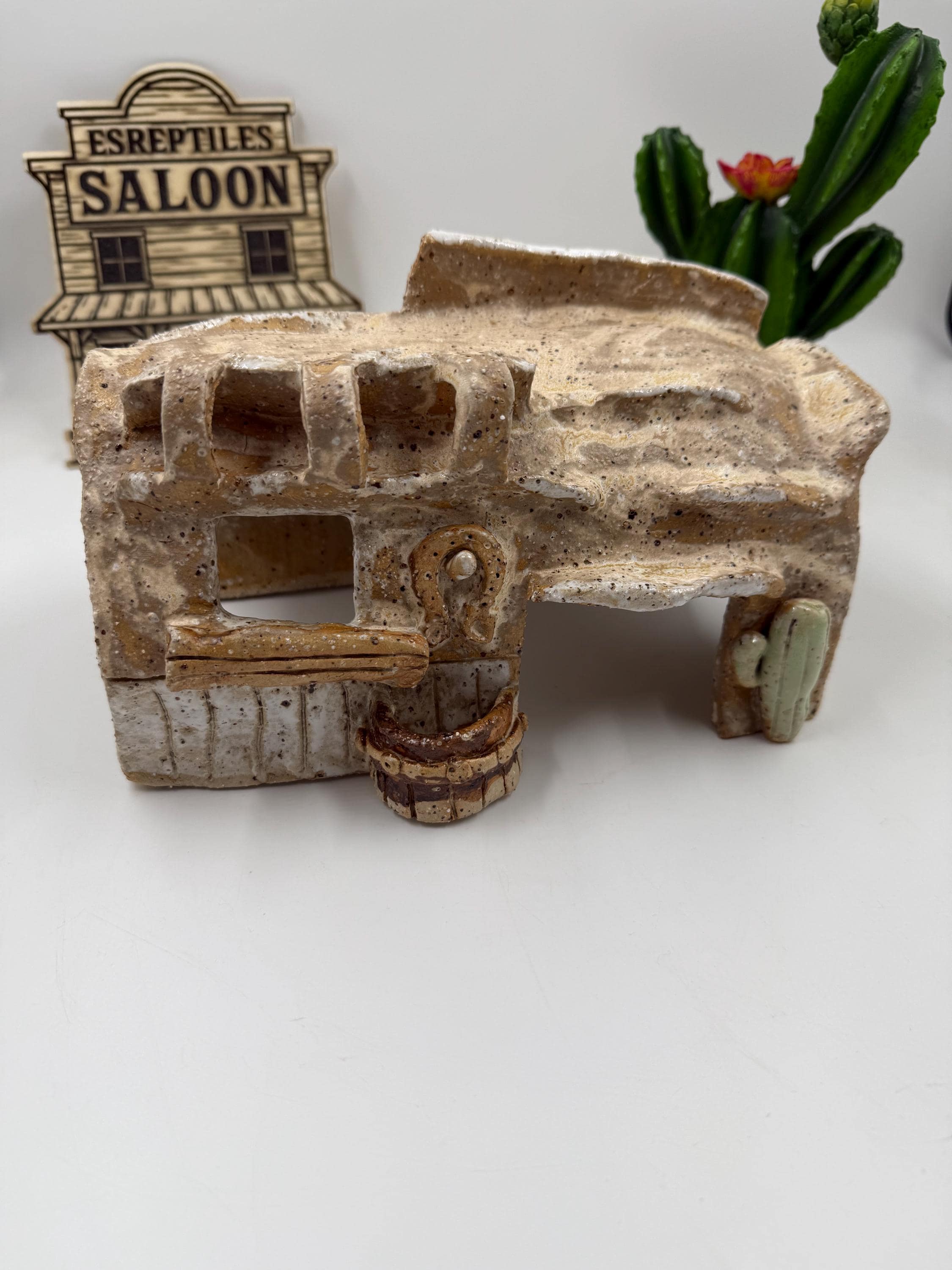 Western Bearded Dragon Hideout /Basking Spot – Handmade Ceramic  Hut – Heavyweight 1.7kg