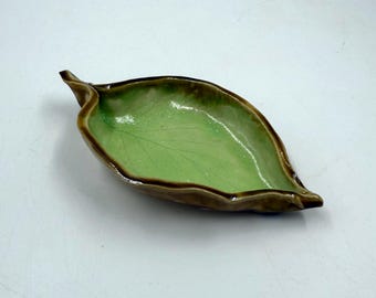 Leaf-Shaped Ceramic Dish – Handmade Reptile Bowl | Reptile Decor for Terrariums