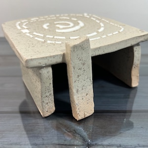 A ceramic hiding place for reptiles / gecko / bearded dragon