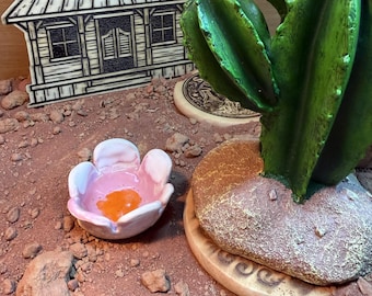 Handmade Ceramic Flower Dish – Feeder Bowl for small Bearded Dragons, Geckos, and Small Reptiles