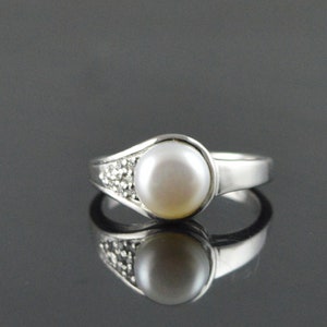 Freshwater Pearl Sterling Silver Ring: Round Cut, June Birthstone