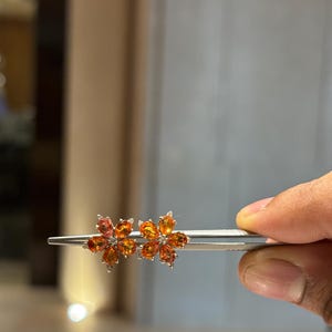 Pendientes de plata de ley con zafiro naranja y detalles de diamantes de talla pera