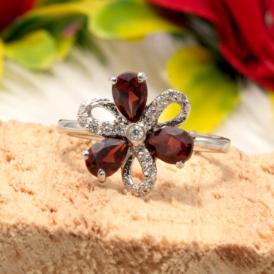 Anillo de flor de granate: plata de ley con corte de pera y detalles de ...
