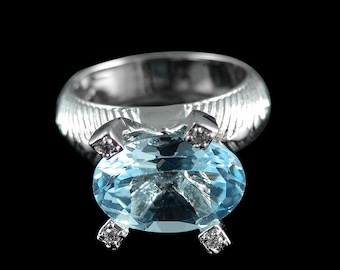 Oval blå topas sterlingsilverring: decembers födelsesten