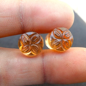 Handgjorda Gorilla Glass-pluggar i gyllene topas: Blomskurna dubbla utsvängda tunnlar