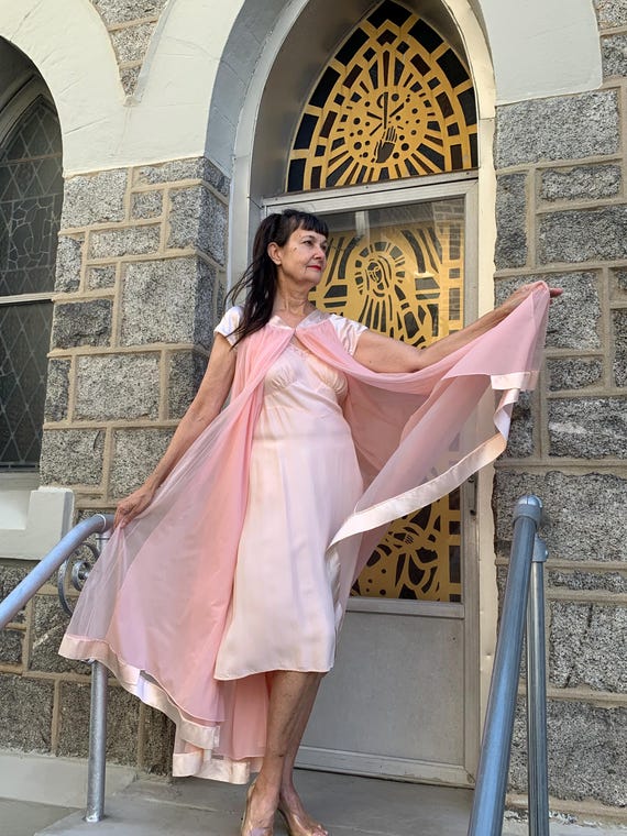 The Most Stunning Soft Pink Vintage Boudoir "Saks… - image 4