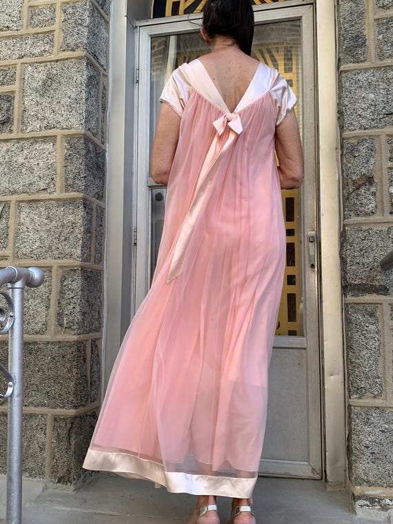 The Most Stunning Soft Pink Vintage Boudoir "Saks… - image 1