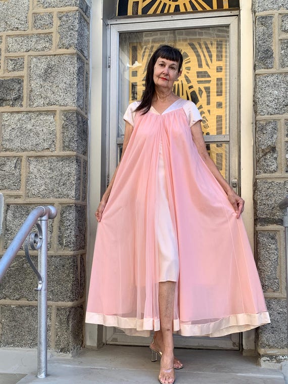 The Most Stunning Soft Pink Vintage Boudoir "Saks… - image 2