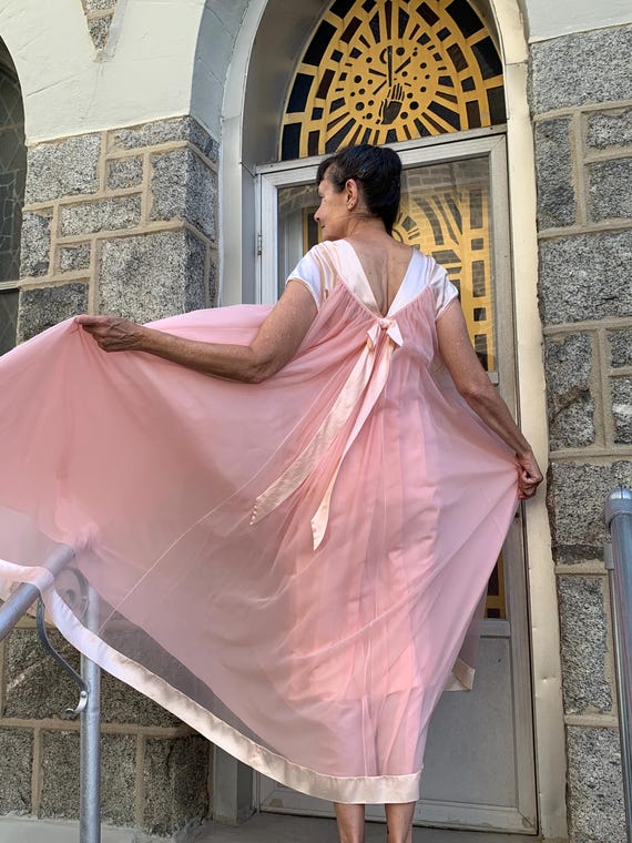 The Most Stunning Soft Pink Vintage Boudoir "Saks… - image 5