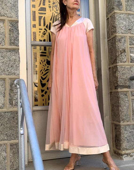 The Most Stunning Soft Pink Vintage Boudoir "Saks… - image 3