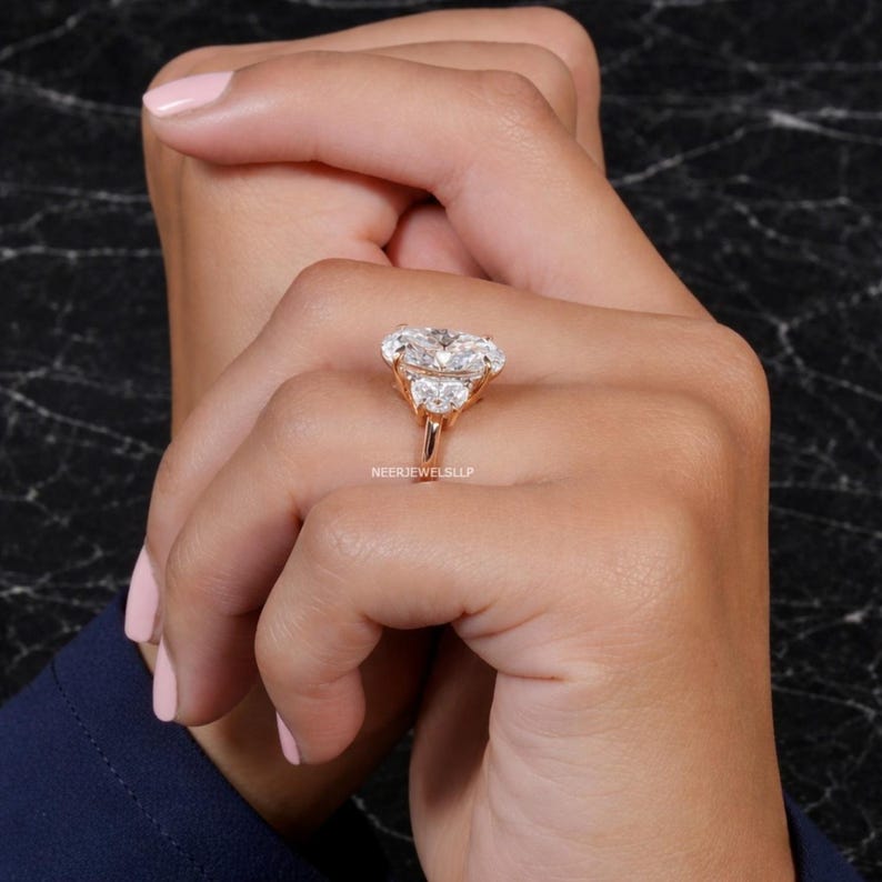 Oval Moissanite Engagement Ring, 14K Gold Three Stone Bridal Ring - Etsy