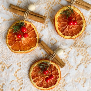 Dried Orange and Cinnamon Ornaments with Holly Berries, Natural Christmas Decoration, Yule Decoration, Japandi Christmas, Hygge