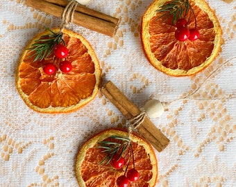 Dried Orange and Cinnamon Ornaments with Holly Berries, Natural Christmas Decoration, Yule Decoration, Japandi Christmas, Hygge