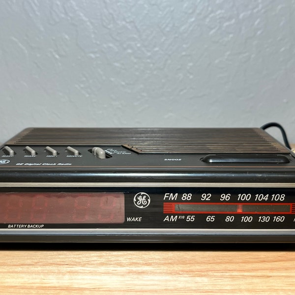 1980s GE General Electric Alarm Clock Radio