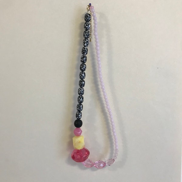 Collier perles Roses et noires, collier candy, collier Maison chouquette