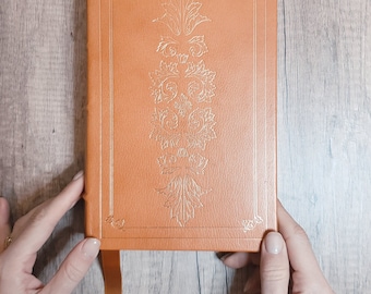 El honorable colegial de John Le Carre - Primera edición - Libro vintage - Libro naranja