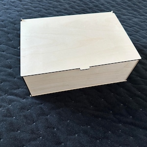 Storage box with flip open cover 290x200x100x3mm