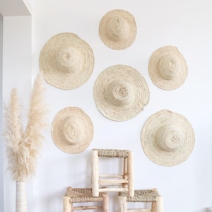 Set of Moroccan Straw Wall Hats Handmade Palm Leaf Wall Decor Over The Bed Boho Natural Wall Art Woven Basket Hat Set for Rustic Interiors
